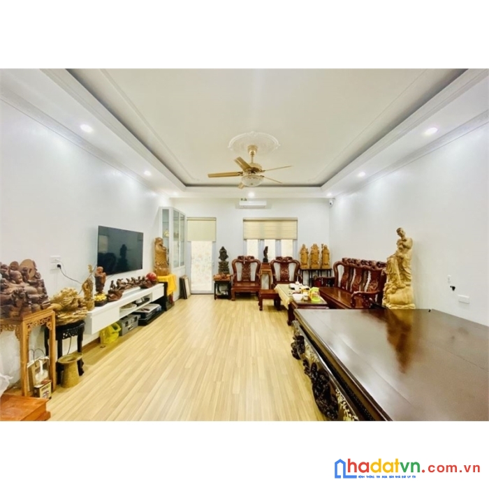 Bán nhà đẹp, ở ngay phố lâm hạ , 45m x 4t, mt 4.5 m, p/lô, ô tô đỗ cửa  6.7 tỷ
