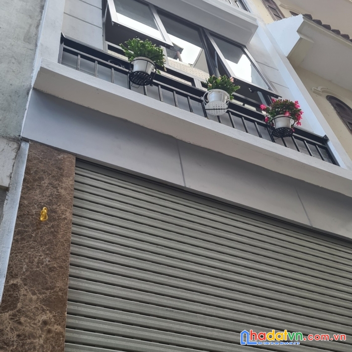 Cần bán nhà láng hạ xây cực đẹp,ở ngay  ngõ ô tô thoáng, kinh doanh sầm uất.
