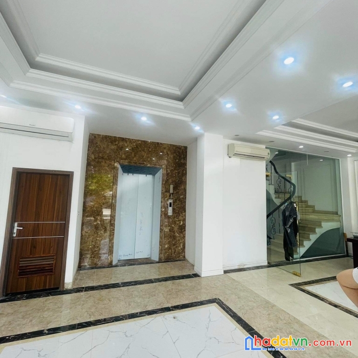Bán nhà shophous mp tố hữu, giao lê trọng tấn , dt 110m2, 6 tầng , giá nhỉnh 25 tỷ.