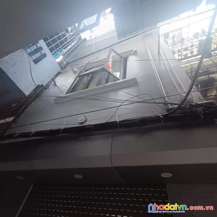 Bán gấp nhà hạ đình 43m,  100 tr/m.  khu cán bộ dân trí cao, cách ô tô tránh 20m, gần bãi gửi xe ô