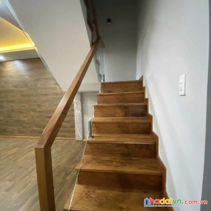 Cần bán căn nhà đẹp trên đường nguyễn trung trực, phường 4, tp. đà lạt, giá 3,3 tỷ