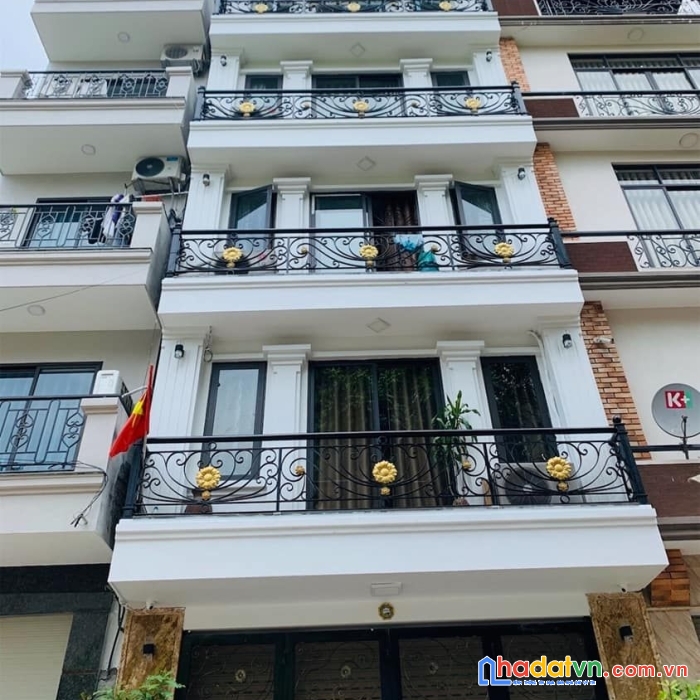 Bán nhà đường láng, ô tô tránh, 3 mặt thoáng, kinh doanh sầm uất, tặng tòan bộ nội thất.