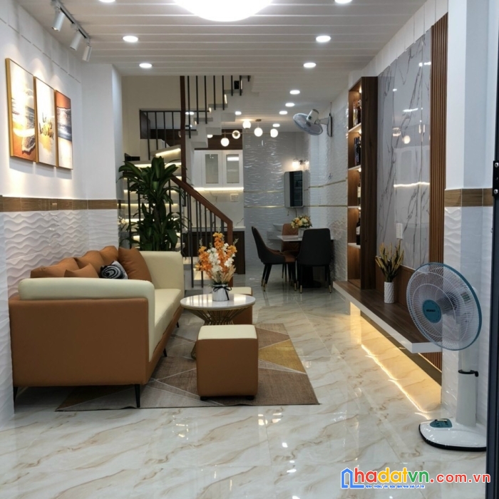 Hẻm bình thạnh, 3.3 x 11.5m, chỉ 6.8 tỷ, 2 lầu, trần bình trọng