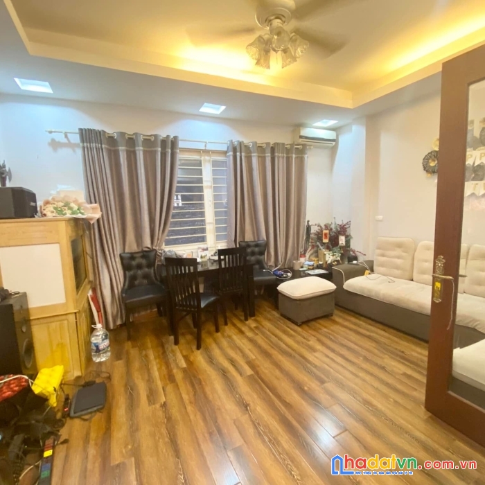 Bán nhà tây hồ quận - sát mặt phố- ngõ rộng - gần hồ tây – dân trí cao – nhà đẹp nội thất xịn.