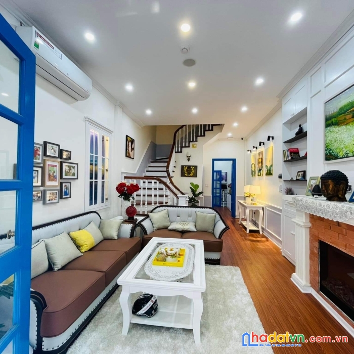 Bán nhà ngõ 95 phố vũ xuân thiều long biên . nhà xây mới cực đẹp