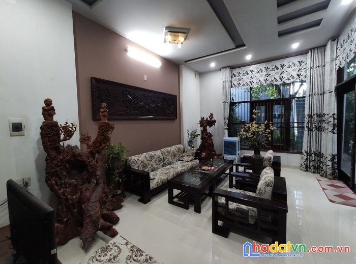 Bán mặt tiền 2 tầng hoàng văn thái dtđ 260m2 đang kinh doanh tốt