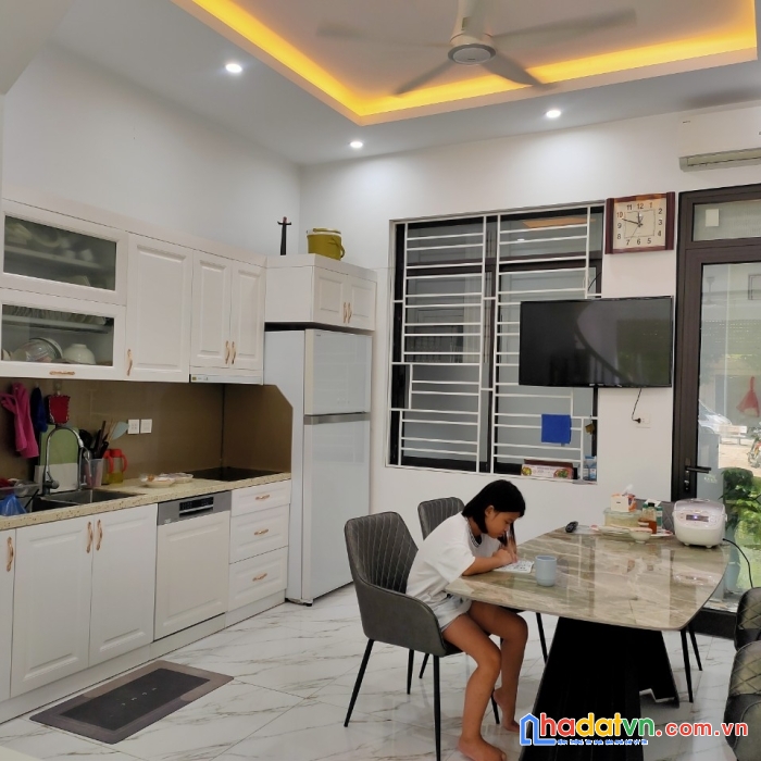 Bán nhà phố lê thanh nghị: 42m2*5 tầng *4 ngủ mt 5m, 3.9 tỷ, gần chợ, 20m ra phố.