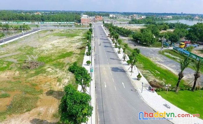 Bán gấp lô đất đức hoà, long an gần mặt tiền đường tỉnh lộ 8.
diện tích 140m2 ( 7 x 20 ) .
giá 1