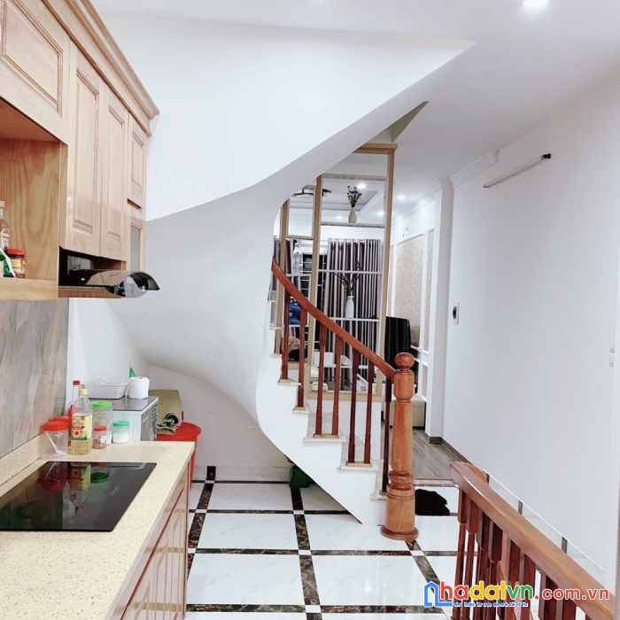 Bán nhà phố giải phóng, ô tô thông, kinh doanh sầm uất, 40m, 5 tầng, giá 5.2 tỷ