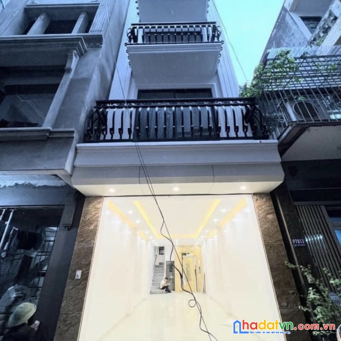 Phân lô vip phan văn trường cầu giấy- 9 tỷ- 7 tầng thang máy- cách phố 30m