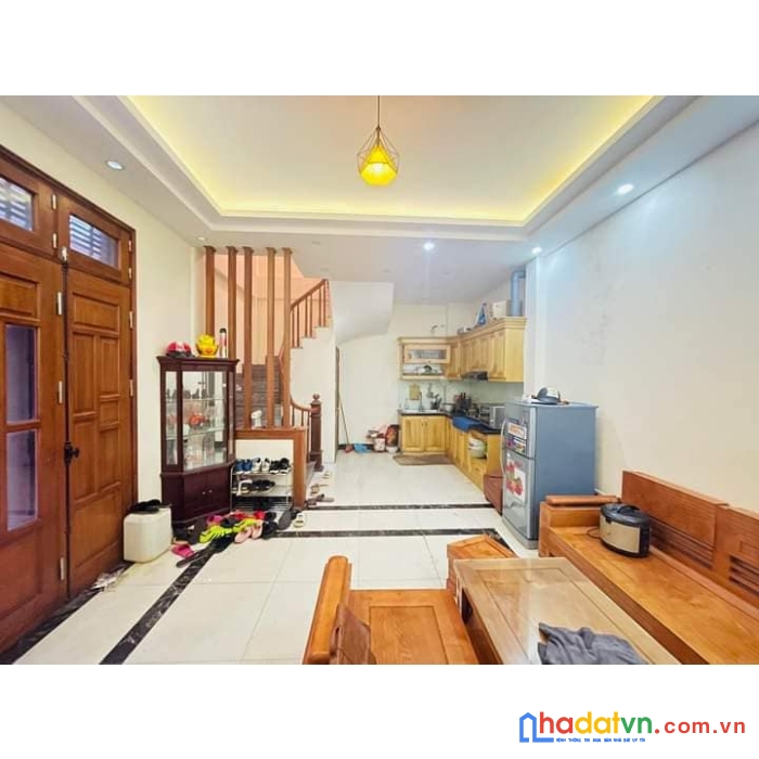 Nhà tâm cầu giấy, dt 30m2 x 5 tầng. nhỉnh 4 tỷ nhỏ xíu.