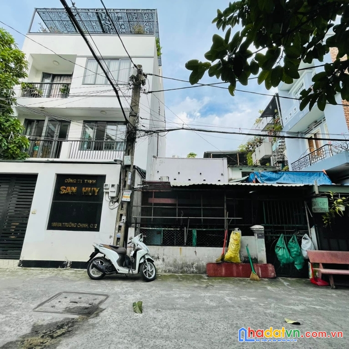 Nhà nát dt rộng - tiện xây mới.