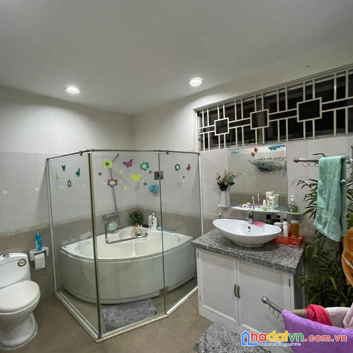 Biệt thự trung tâm bình thọ. 3 tầng. diện tích sd 199m. giá chỉ 18 tỷ hơn