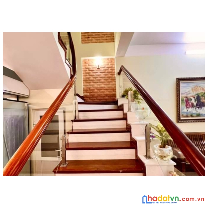 Bán nhà trương định, hai bà trưng 61m2 4t phân lô, vỉa hè oto tránh, kinh doanh