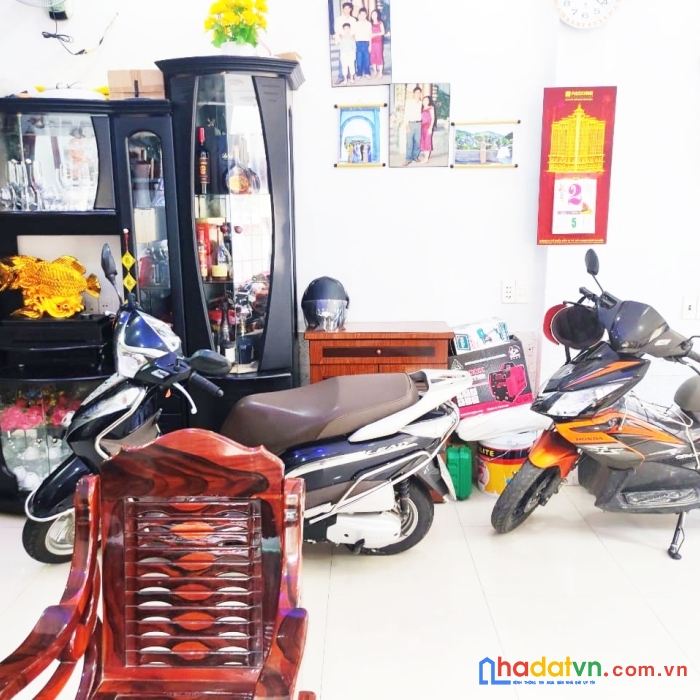 Q12.454. hxh 6m thẳng 1 trục, gần cvpm quang trung, dt.103m, ngang gần 6, nhỉnh 6 tỷ.
