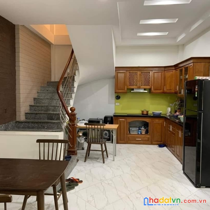 Bán nhà hồ tùng mậu-cầu giấy 38m2-chỉ 4 tỷ-mặt tiền cực thoáng-ba gác tránh