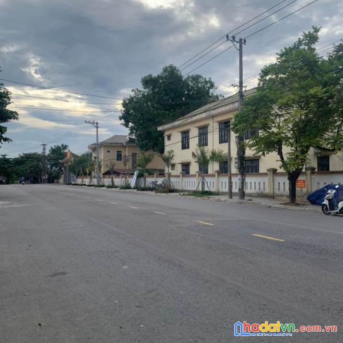 Bán nhà 2 tầng, căn góc 2 mặt tiền đường hùng vương, hải lăng