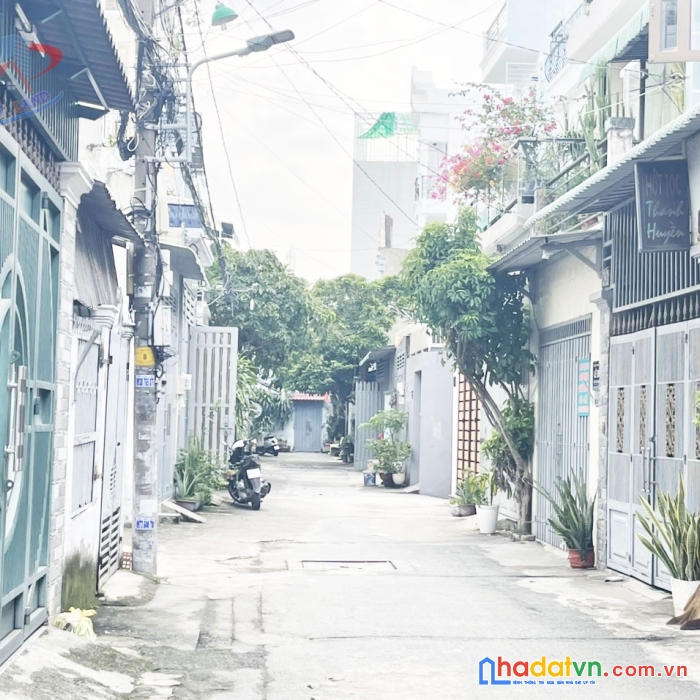 Q12.262. nhà 1\ hxh 6m thông 1 trục, lâm thị hố, gần bv q12, dts.113m2, 3 pn, nhỉnh 4 tỷ.
