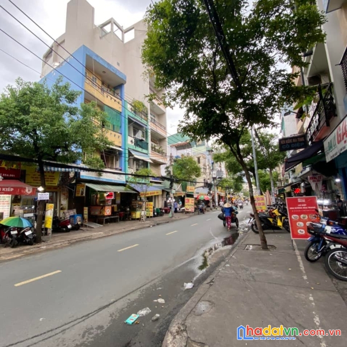 Nhà trung tâm quận bình thạnh , hẻm bê tông sạch sẽ ba gác , con đường ăn uống vạn kiếp , 2 tầng,