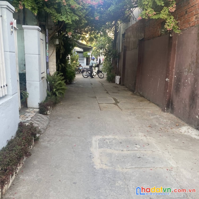 Nhà kiệt ô tô dũng sĩ thanh khê – 2 mặt kiệt - gần đường chính.