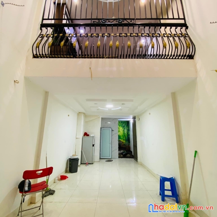 Bán nhà cầu giấy dt 35m x 6tầng x mt 4m -kinh doanh-trung tâm quận cầu giấy.