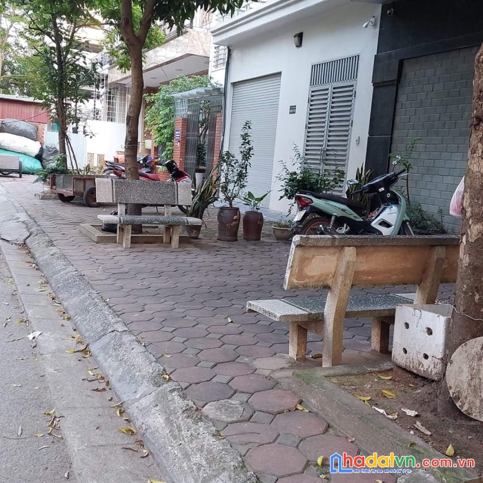 Liền kề víp kđt mới dịch vọng - cầu giấy - 
vị trí đắc địa - trung tâm kd sầm uất
hàng xóm đại sứ