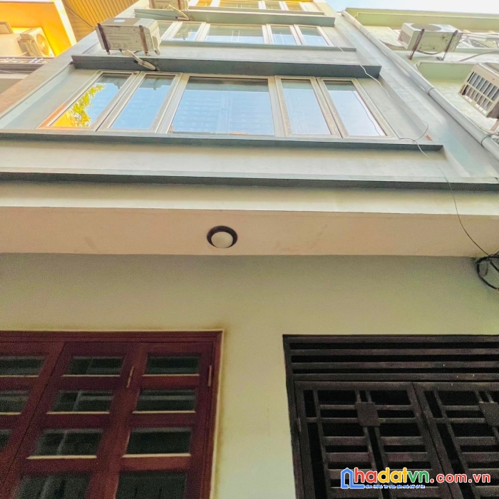 Bán nhà giáp bát- 5 tầng ở luôn- ngõ thông thoáng- trug tâm sầm uất-tiện ích vô cùng- 3.7 tỷ- lh
