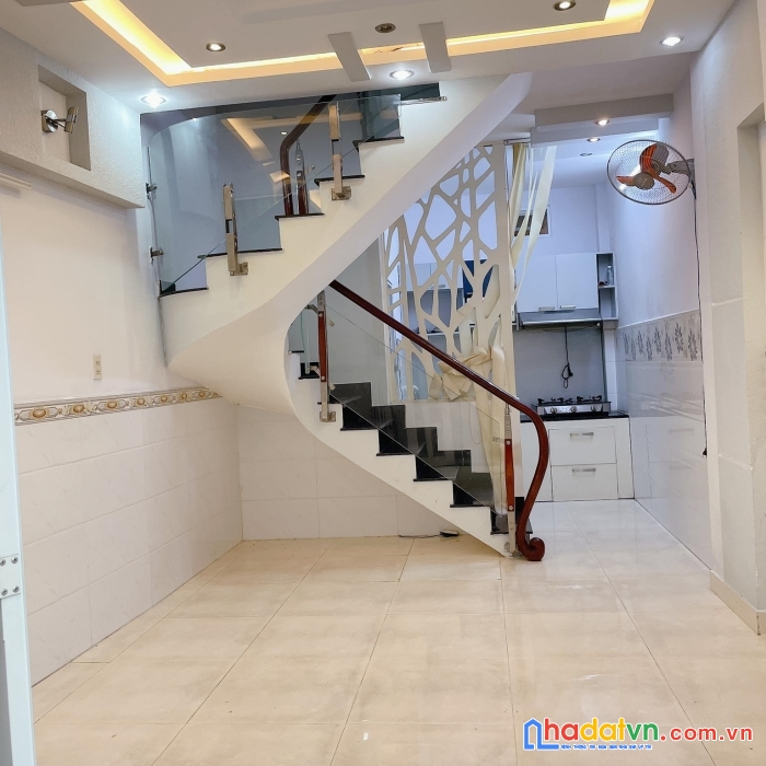 Gấp bán cực đẹp đinh bộ lĩnh 32m 2 tầng btct chỉ 2 tỷ 8