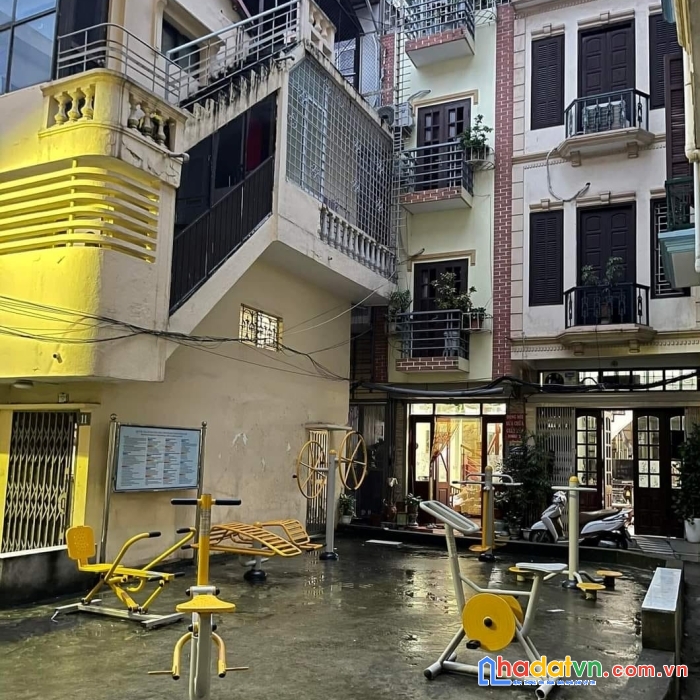 Bán gấp nhà mới đẹp ở luôn, ngõ 218 lạc long quân, 69m2, giá 7.3 tỷ