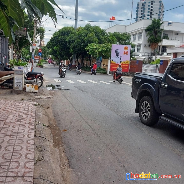 Bán nhà mt âu cơ giao lạc long quân, dt: 5x26m, 2 tầng, 4 pn, 20.9 tỷ