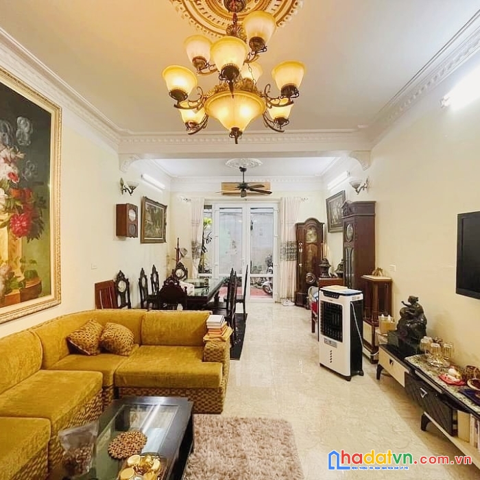 Bán gấp nhà đẹp quan nhân, thanh xuân, thang máy, nội thất vip 70m2 chỉ 6,3 tỷ.