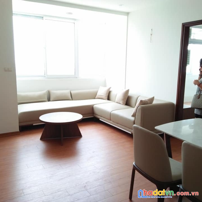 Bán chcc hoa đào 713 lạc long quân 80m full đồ 2n2vs tầng 9 giá 2.85 tỷ