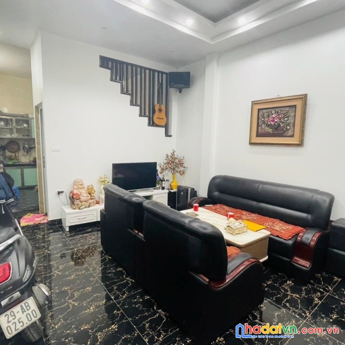 Lạc long quân nhà đẹp mấy bước ra phố và hồ tây - dt: 40m x 5 tầng, mt: 4m, giá: 6,6 tỷ