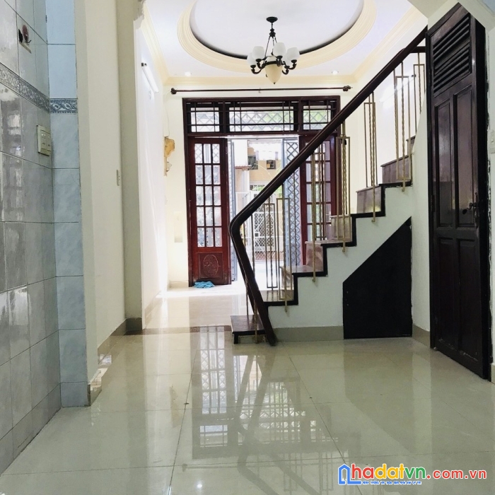 Bán nhà tân bình hxh 40m2 4 tầng đẹp lung linh lê văn sỹ chỉ 6.7 tỷ.