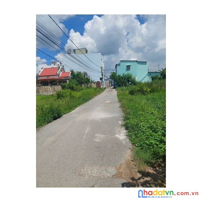 Nhà đẹp hẻm nhựa xe hơi đậu trước nhà,gần ngay trung tâm huyện bình chánh.