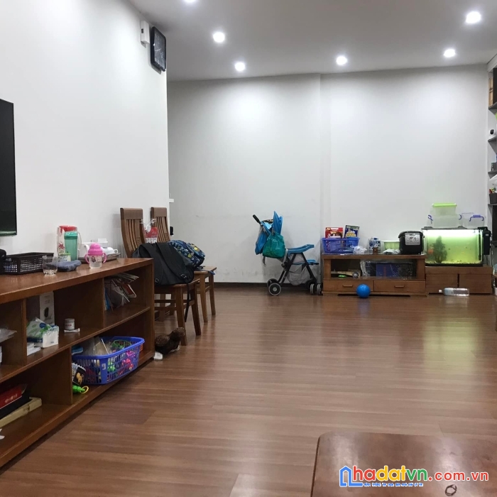 Chỉ 5 tỷ sở hữu nhà mặt phố đê la thành bố làm to, tổng dt 100m2, 4 tầng