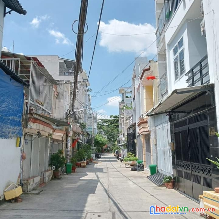 Nhà đẹp hẻm 6m xe hơi tới trước nhà, diện tích rộng, khu dân trí cao. tiện ích xung quanh đầy đủ.