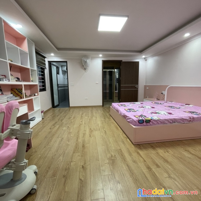 Chủ bán nhà ngõ tân mai: 40m2*5 tầng*4 ngủ, mt 3.5m, sát chợ, ngõ ô tô phi ầm ầm.
