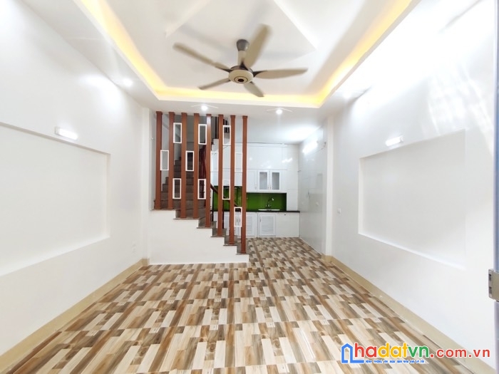 Bán nhà lĩnh nam hoàng mai dt 33 m2 , 5 tầng giá hơn 3 tỷ ô tô đỗ cửa