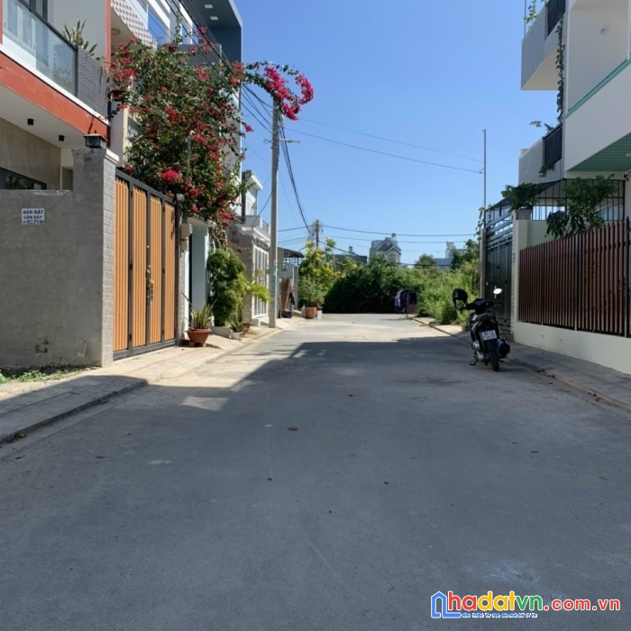 Bán đất phân lô phú hữu. dt 57m2 cạnh khu khang điền. giá 3 tỷ 300.