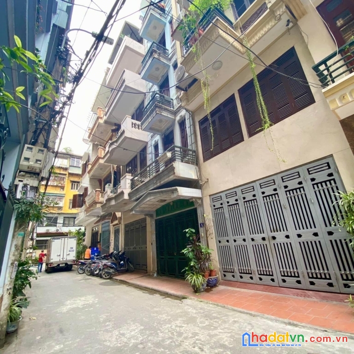 Bán nhà trần quốc hoàn- phân lô- gara- ô tô tránh- vỉa hè- kinh doanh