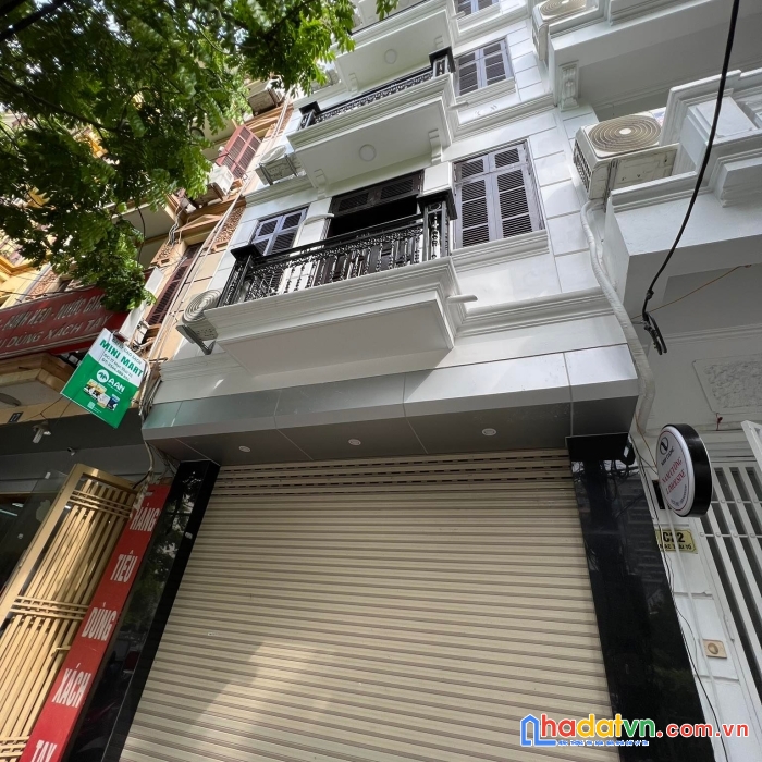 Bán đất tặng nhà lô góc phố thái thịnh, 85m2, mt 6,8m, giá 20,5 tỷ, ô tô tránh kinh doanh.