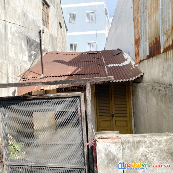 Nhà nát 4.1x20 hẻm xe hơi đường bến bình đông p14q8. giá 3.6 tỷ