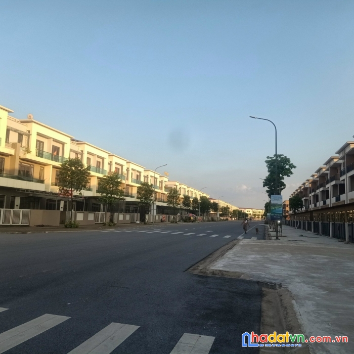 Shop huose trục phố kinh doanh rẻ hơn thị trường 600 triệu tại centa city từ sơn