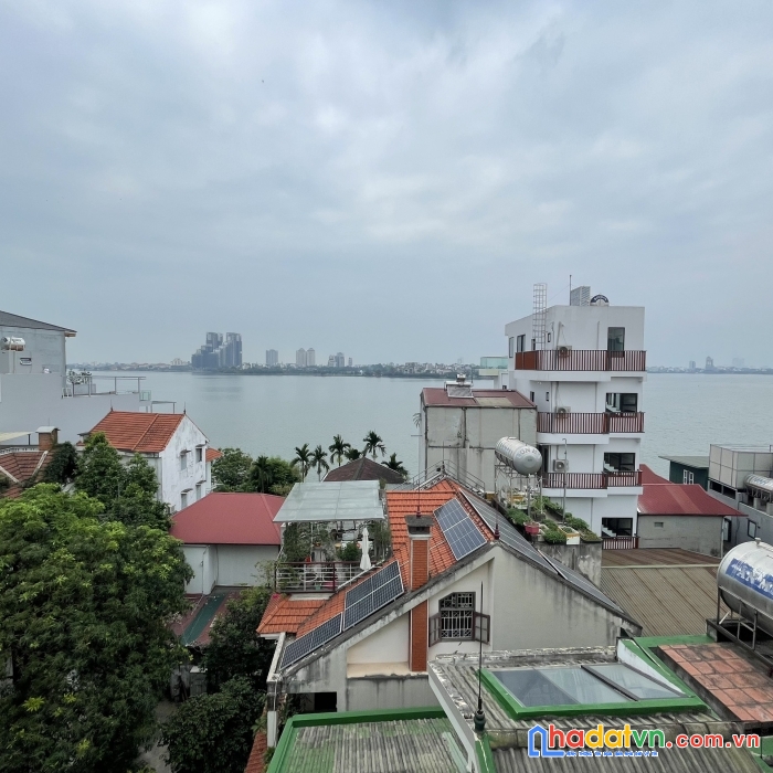 Hiếm quá ạ! biệt thự sân vườn trích sài 3 bước chân ra đến hồ tây – view hồ thơ mộng– thang máy –