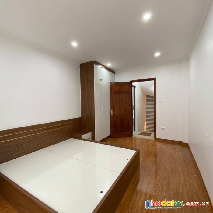 Bán nhà liên mạc,tặng toàn bộ nội thất,xách vali tới ở luôn,ô tô đỗ cổng,  0923778683