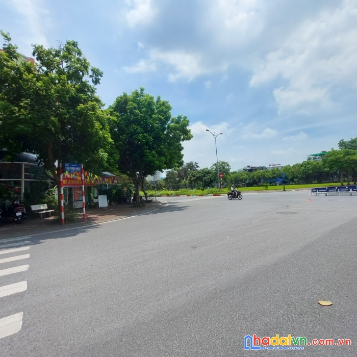 Vip mặt phố gia thượng full thổ 380m lô góc mt15m hơn 70tr.m2