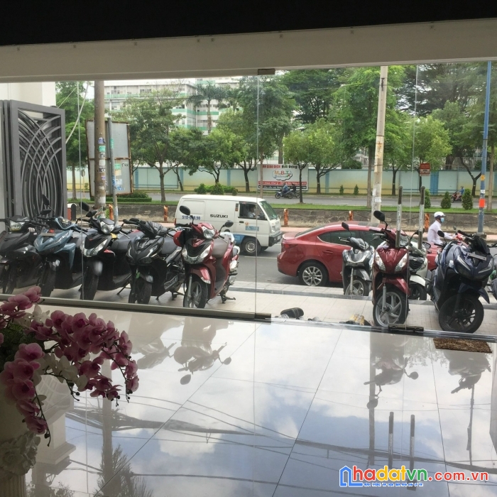 Cho thuê nhà mặt tiền 30m kdc tên lửa -aemall bình tân