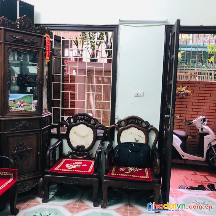 Bán nhà phố ngô gia tự, long biên. 65m2 x 4tầng, 3.99 tỷ. nhà đẹp dân xây, lối vào nhà trải nhựa.