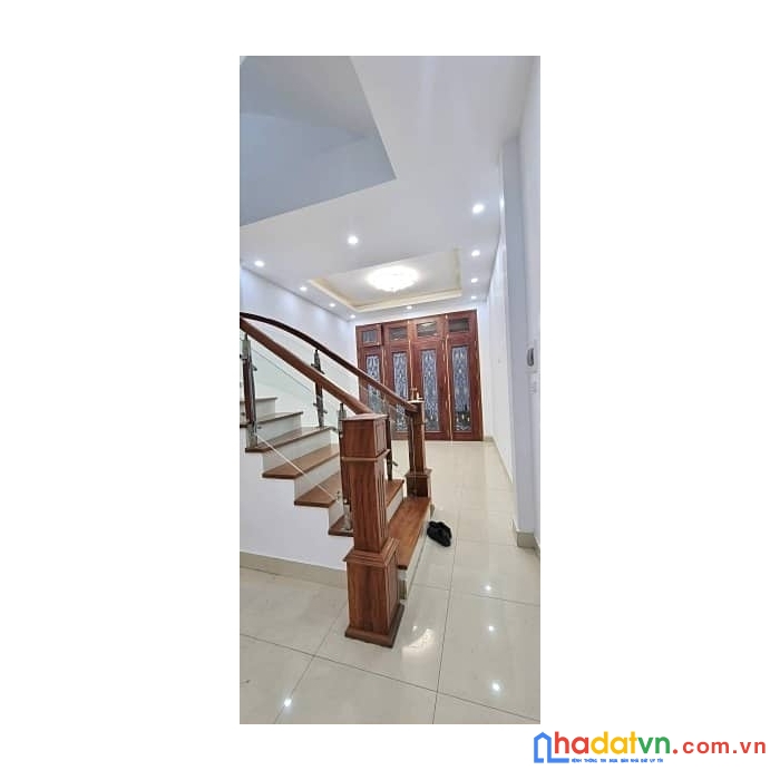 Bán nhà bồ đề, dân xây, 2 thoáng, ô tô đỗ cửa, nhà đẹp không tỳ vết, 45m2x4,5m